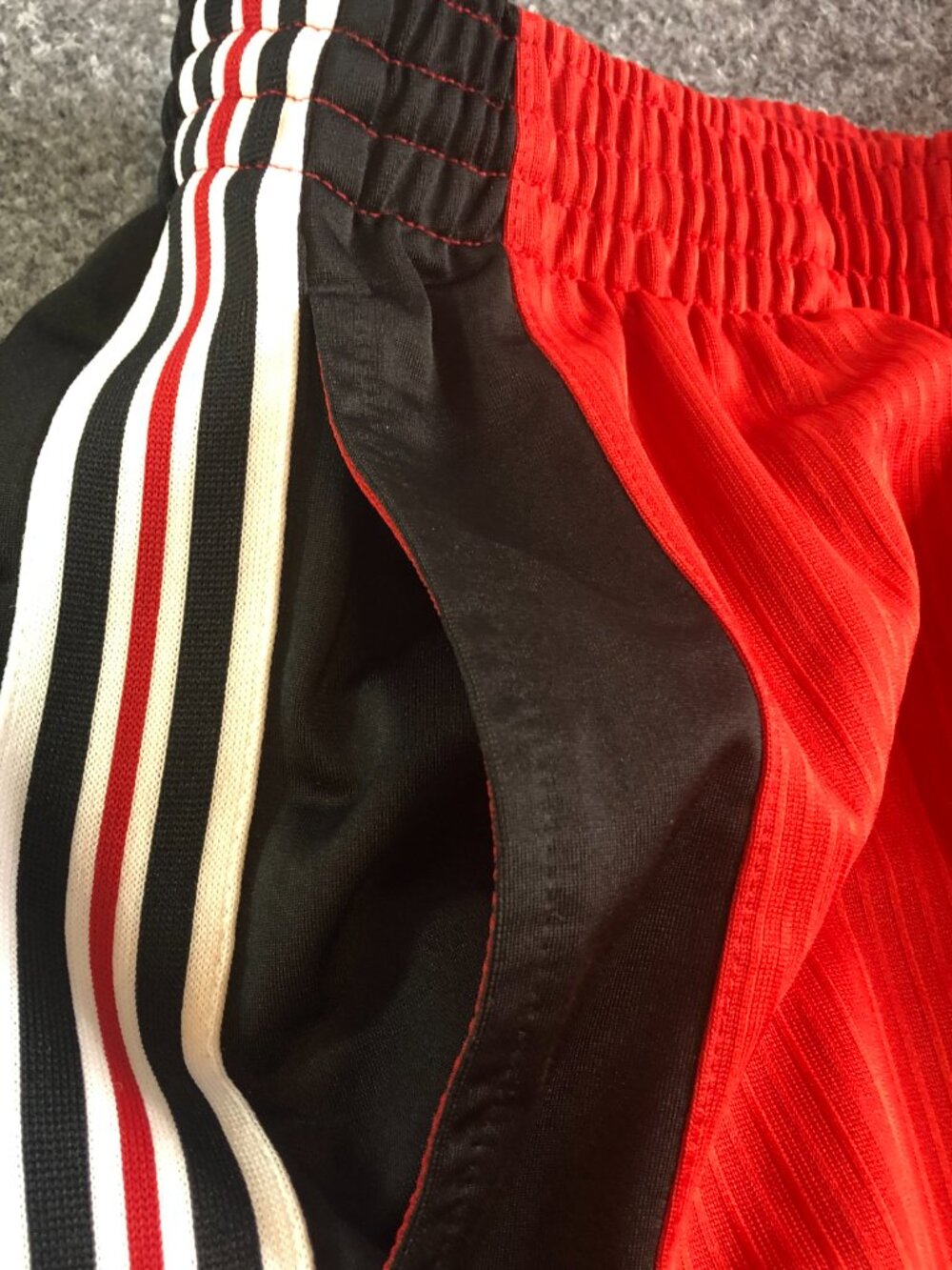 Vintage Nike Shorts Mens XXL Red Black Pockets Dazzle Shiny Basketball Baggy Y2K - Picture 3 of 10